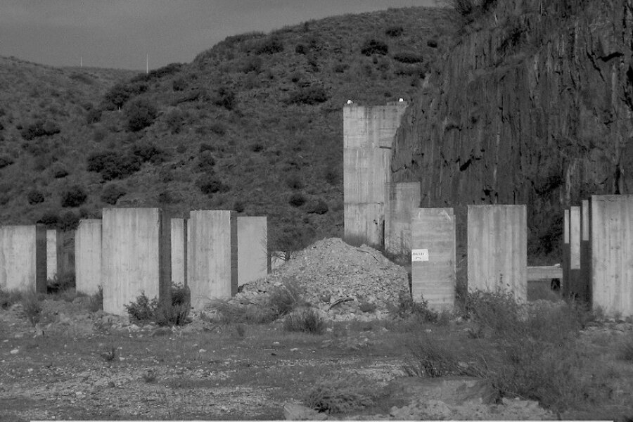 Magnetický Sever, Východ (SCOTT#4)